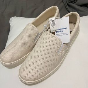Old navy slip on shoes